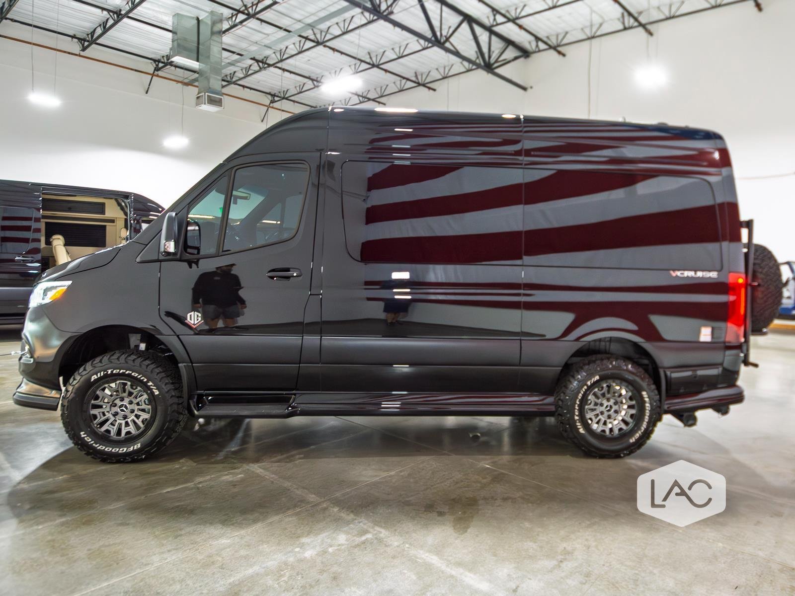 New 2026 BLACK OGV LUXURY COACH AWD 144 | ADV PKG 1.1 | PetSafe image 25