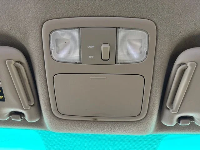 Used 2004 Red Toyota Base image 13