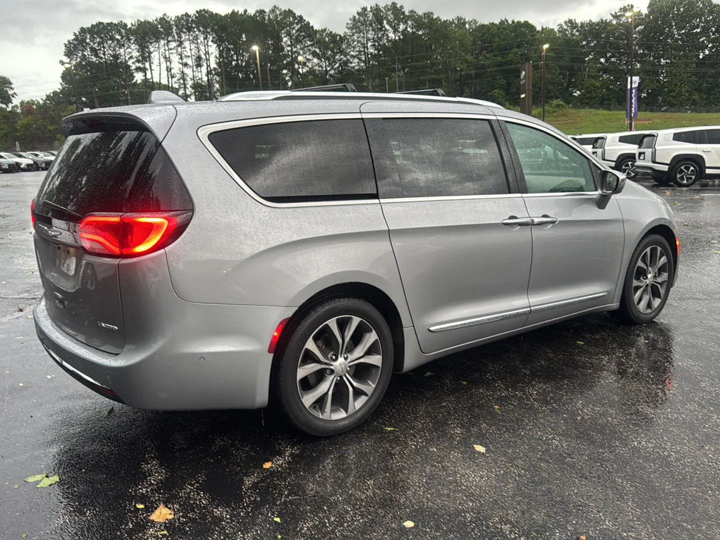 Used 2017 Billet Silver Metallic Clearcoat Chrysler Limited image 3
