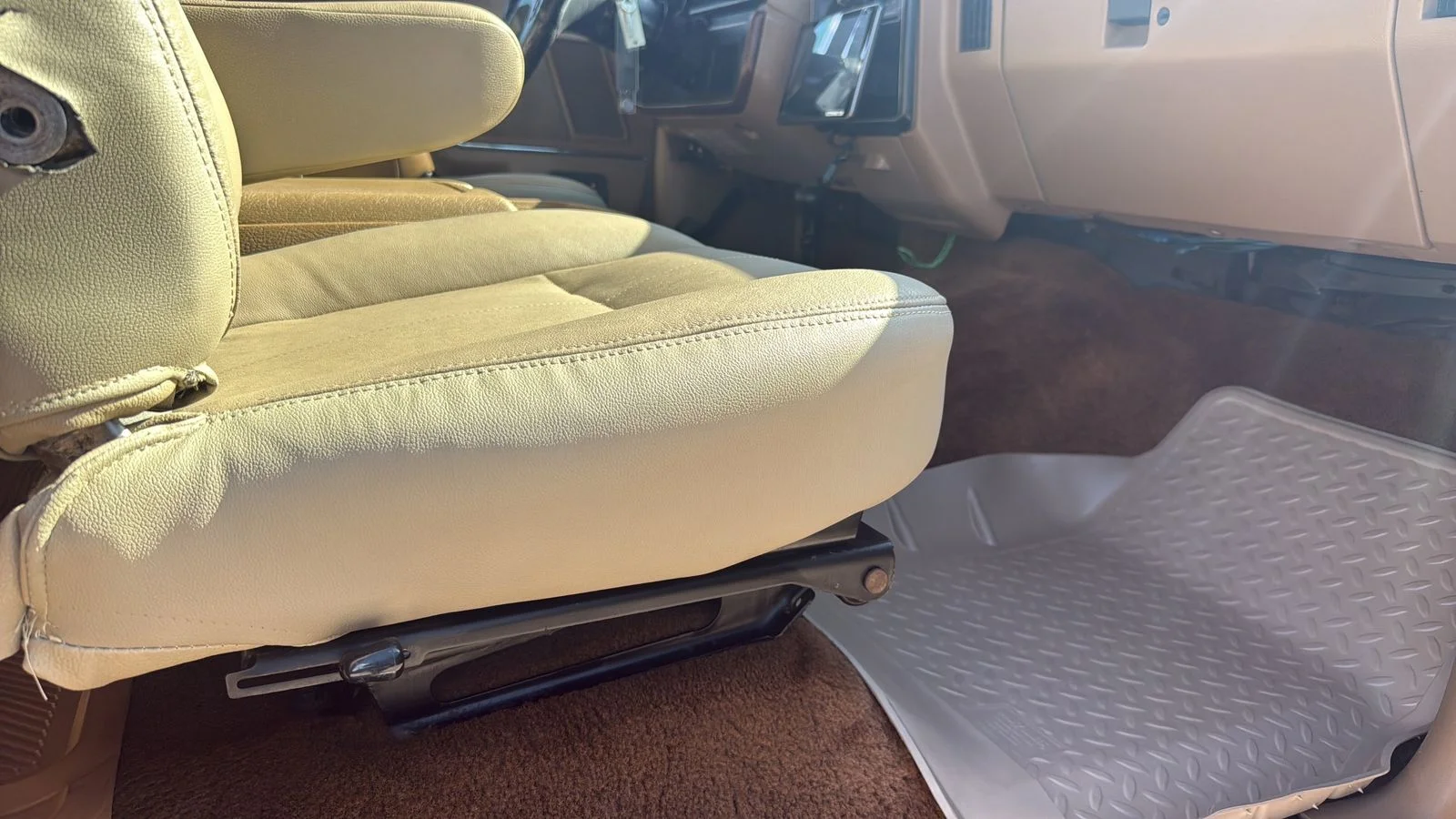 Used 1988  Ford XLT image 75