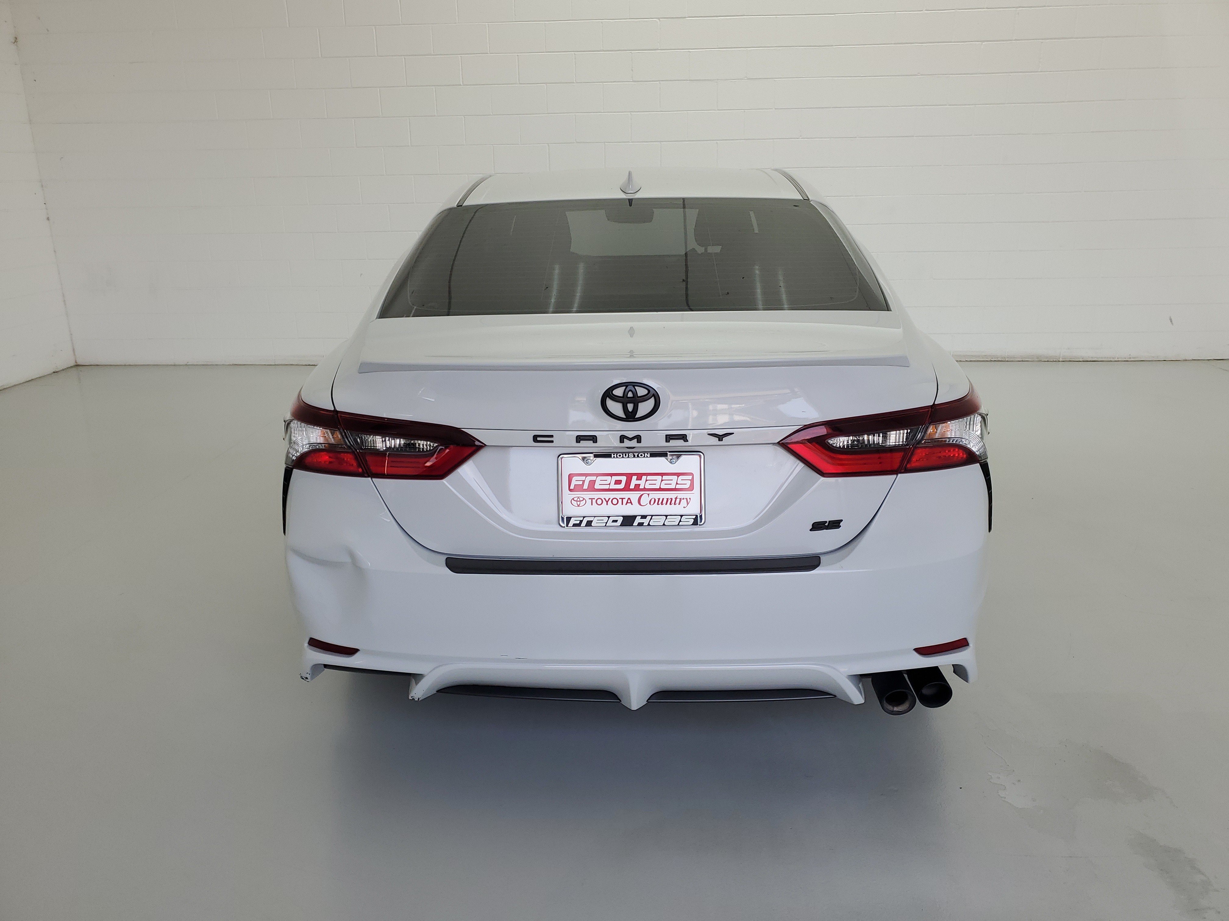 Used 2023 Ice Toyota SE image 6