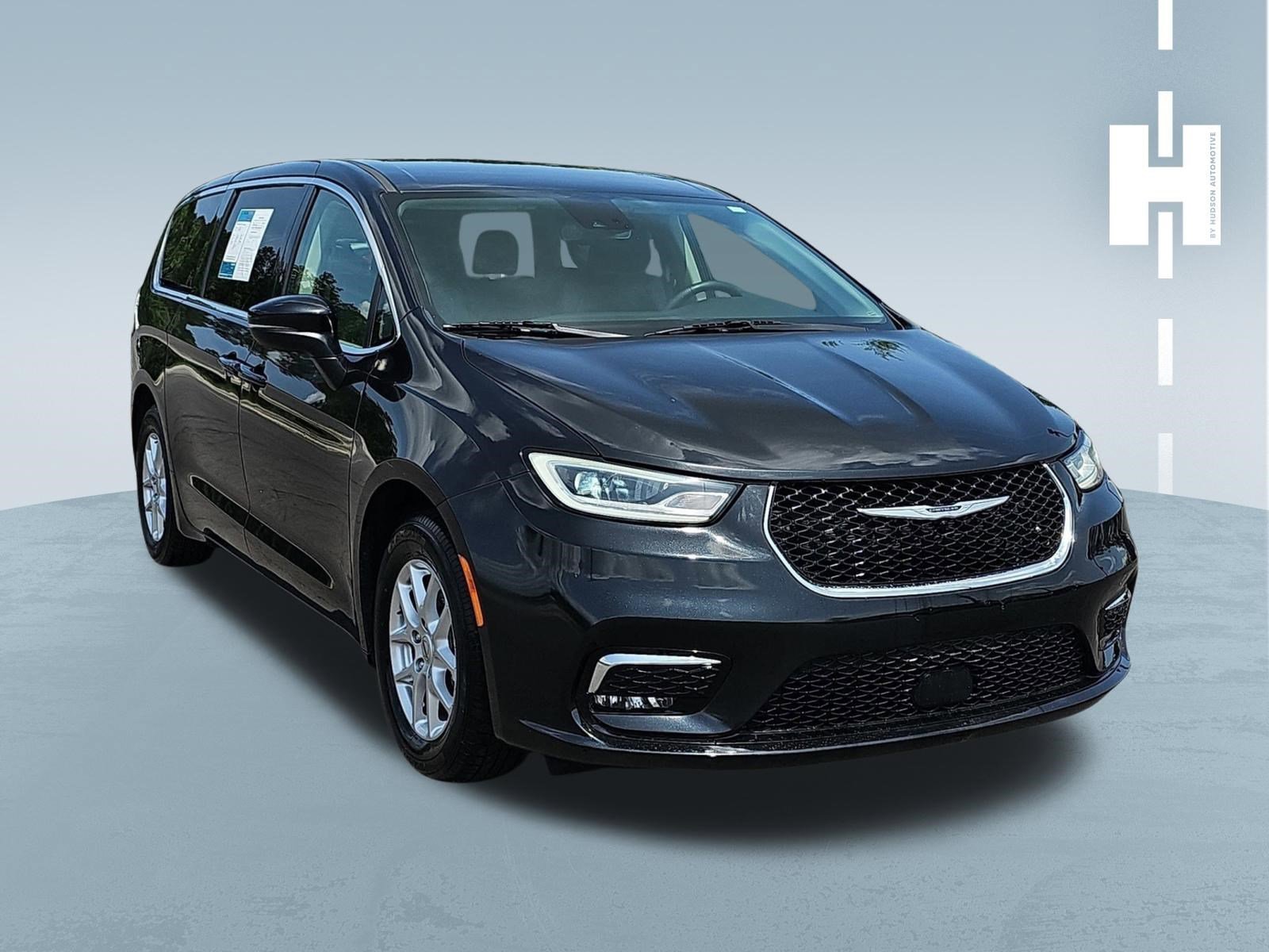 Used 2023 Brilliant Black Crystal Pearlcoat Chrysler Touring L image 1