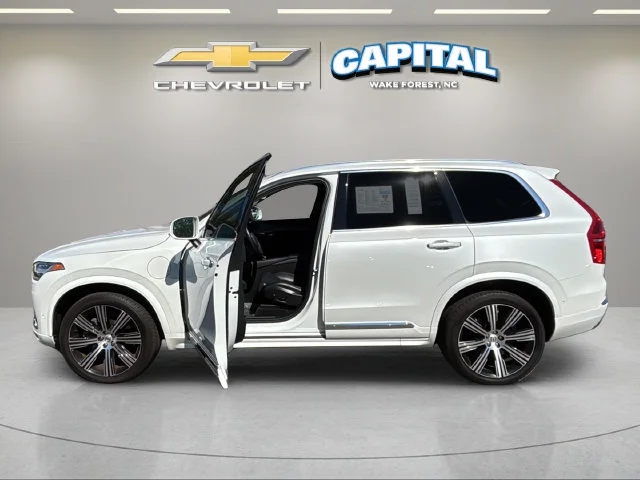 Used 2022 White Volvo T8 Inscription 7 Passenger image 9