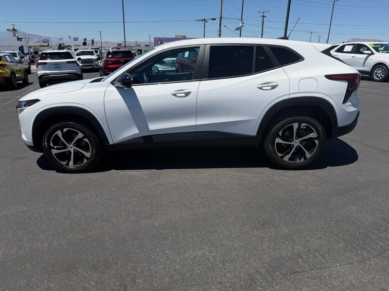Used 2024 Summit White Chevrolet 1RS image 6