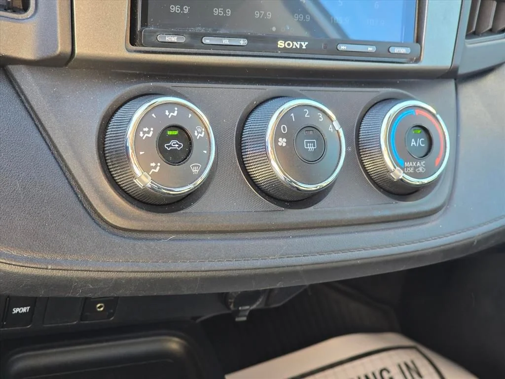 Used 2018 Silver Toyota LE image 17