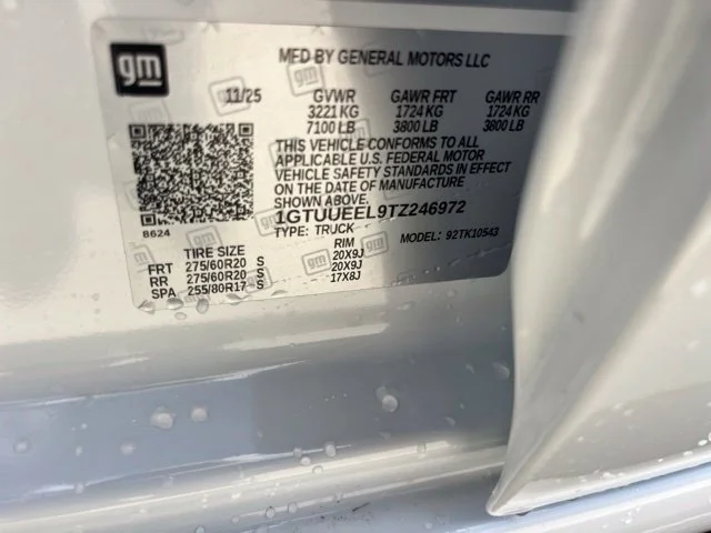Used 2026 White GMC AT4 image 15