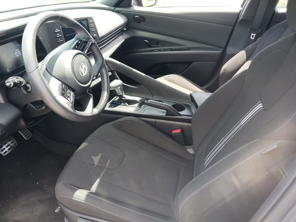 Used 2025 Gray Hyundai SEL Sport image 9