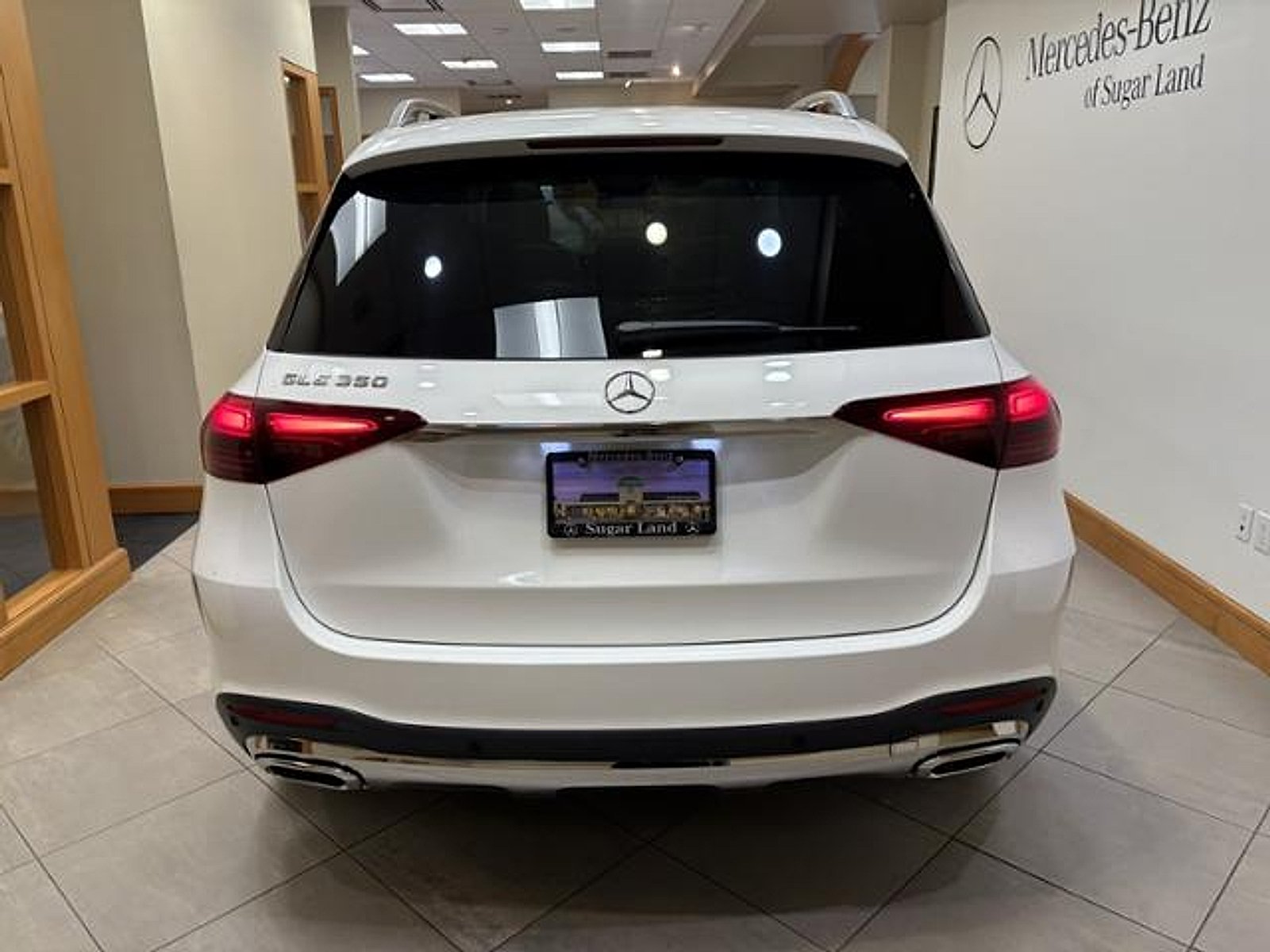 New 2026 MANUFAKTUR Moonlight White Metallic Mercedes-Benz  image 4