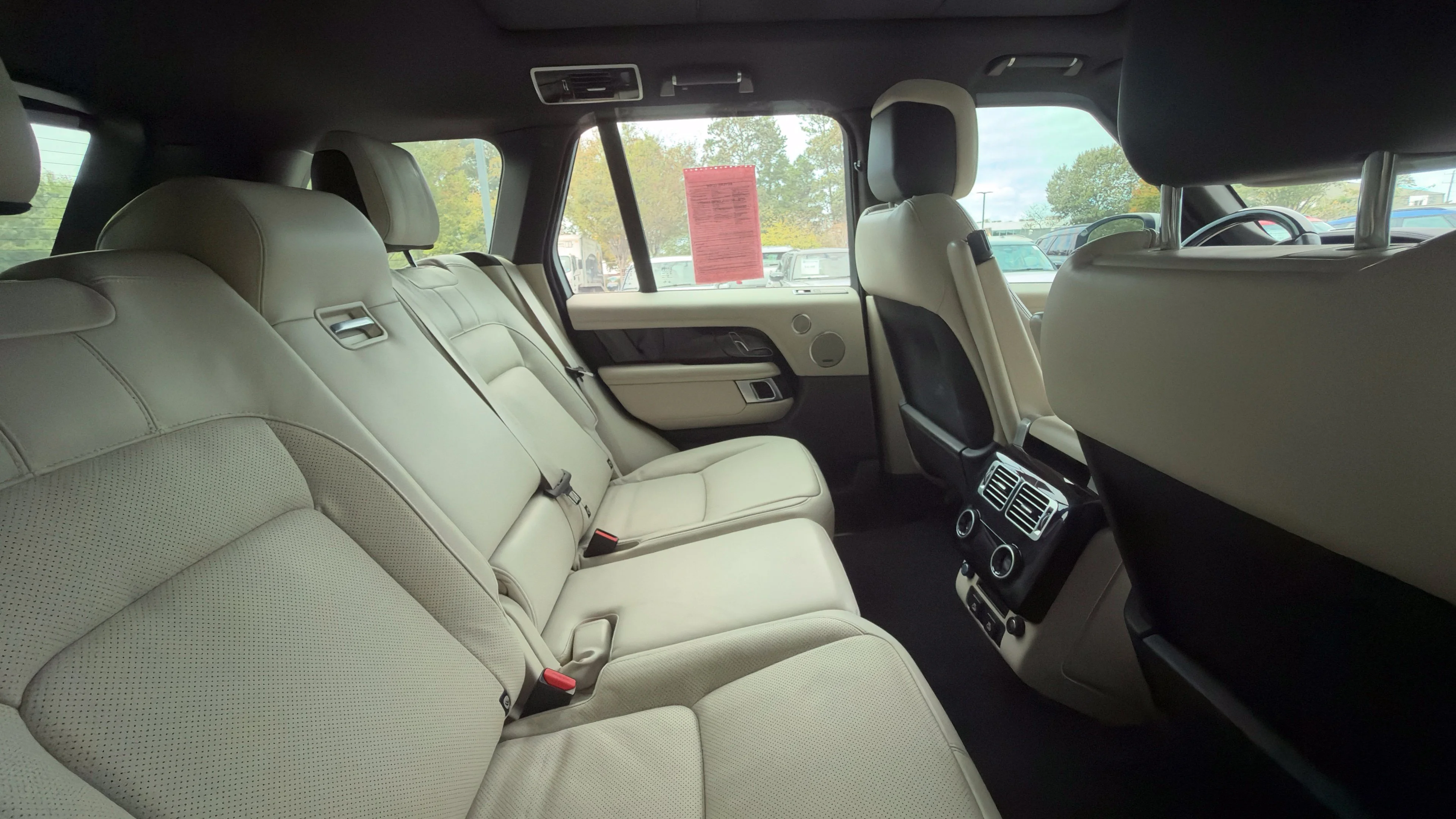Used 2022 White Land Rover Westminster image 6