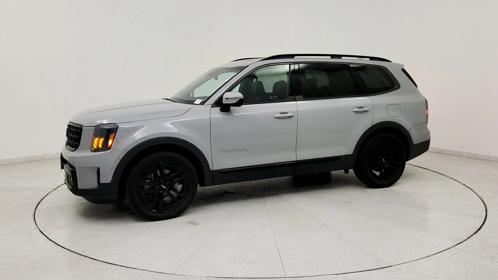 Used 2024 Gray Kia SX X-Line image 3
