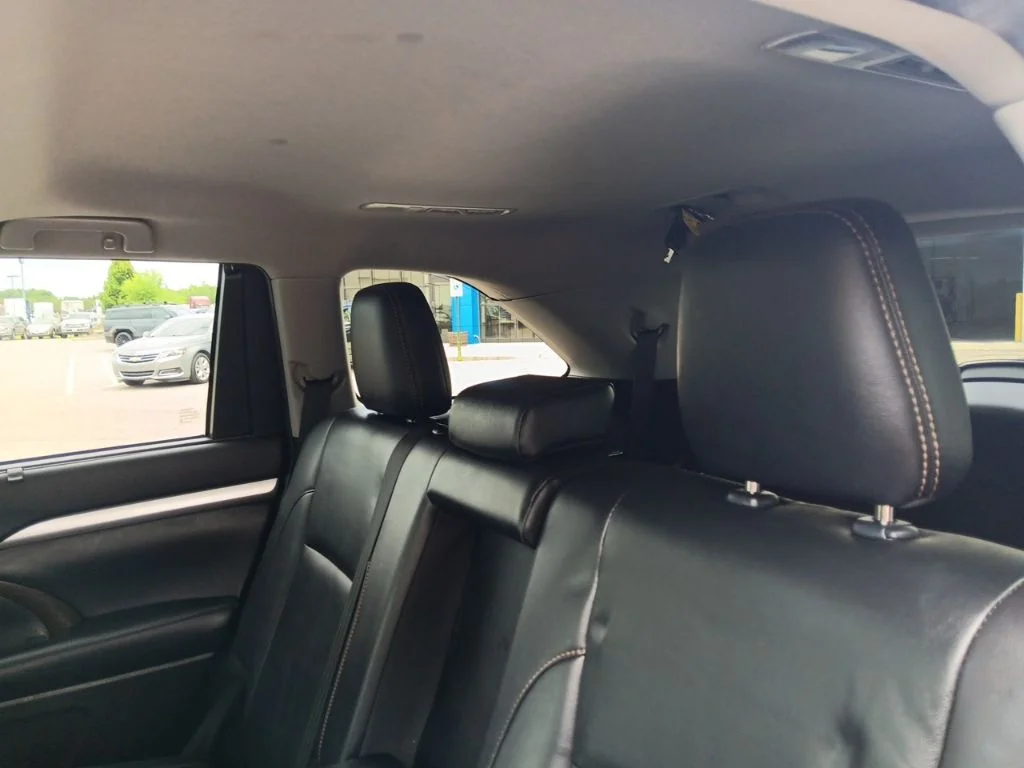 Used 2019 Midnight Black Metallic Toyota XLE image 33