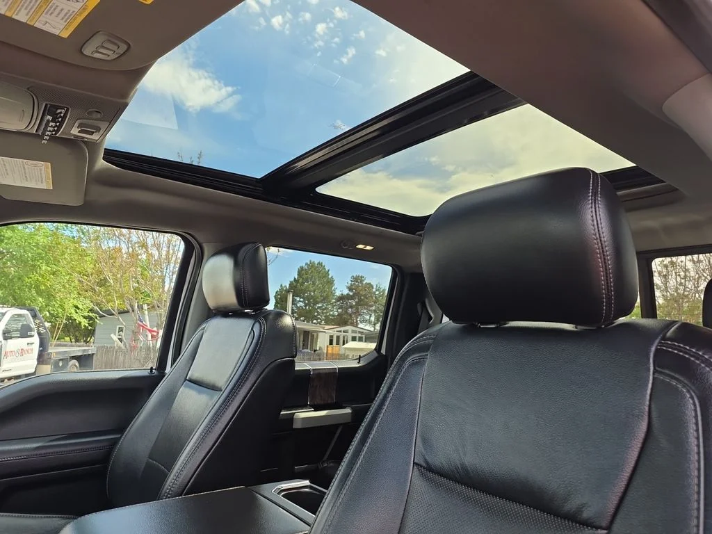 Used 2019 White Platinum Tri-Coat Metallic Ford LARIAT image 17