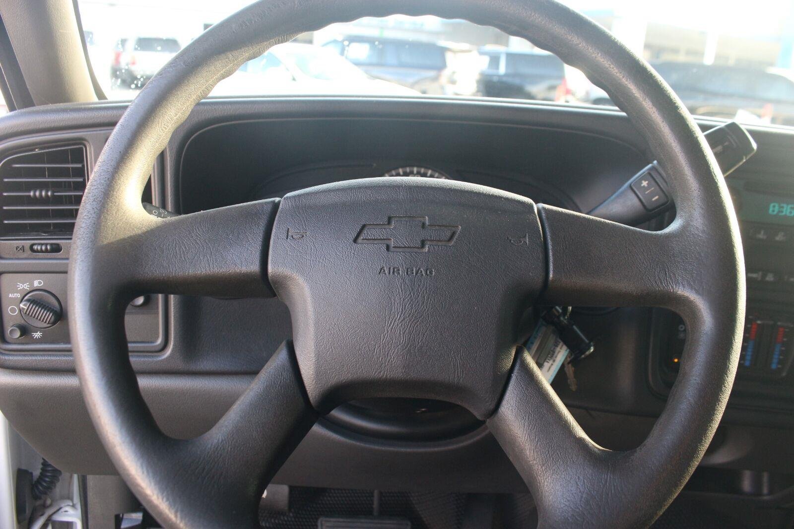 Used 2007 Summit White Chevrolet Work Truck image 17