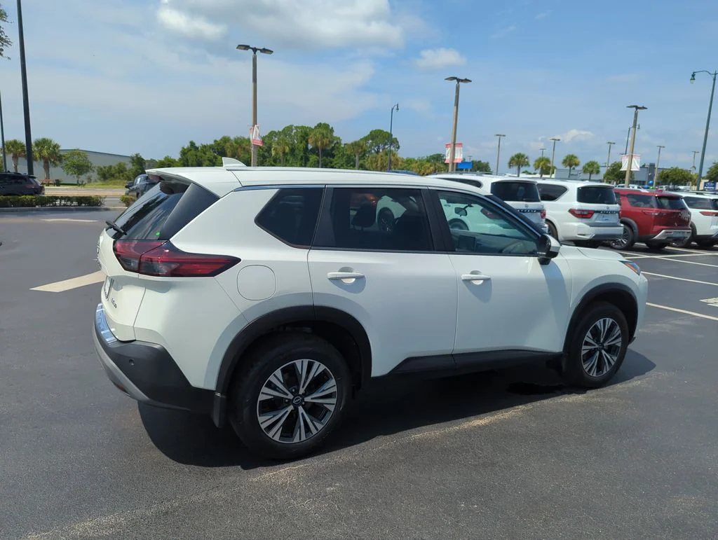 Used 2023 White Nissan SV image 5