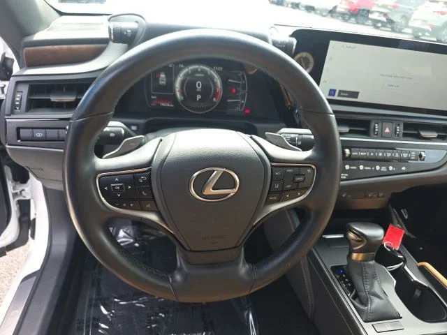 Used 2025 White Lexus 350 image 19