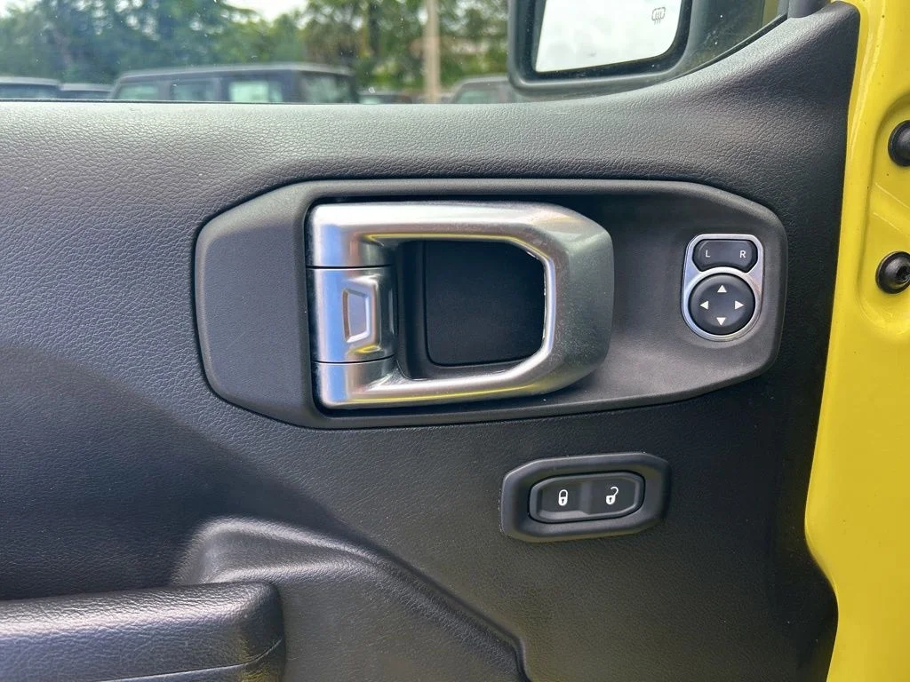 Used 2023 Yellow Jeep Sport S image 33