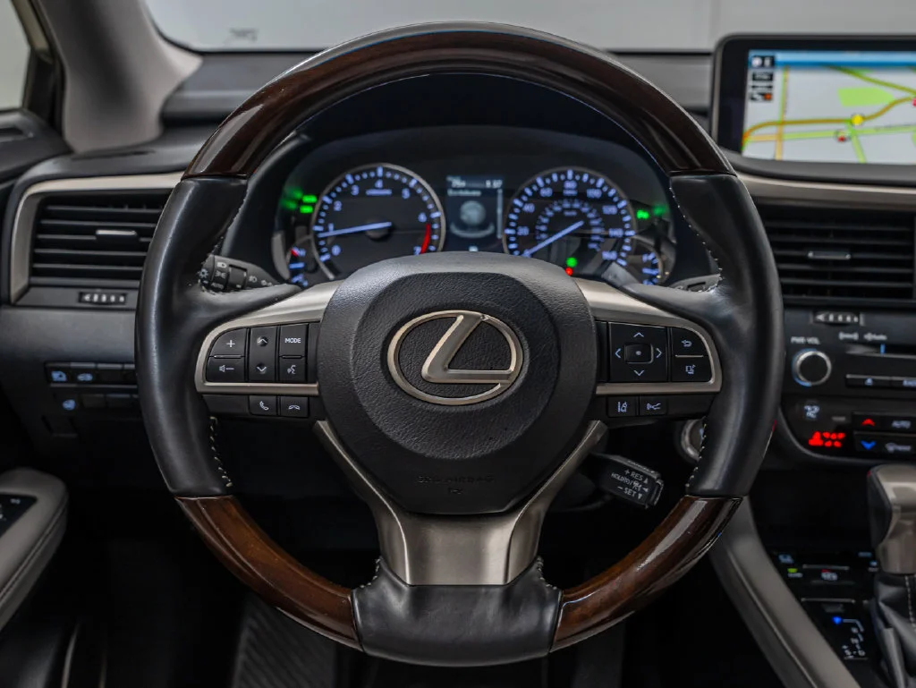 Used 2019 Eminent White Pearl Lexus 350L image 41