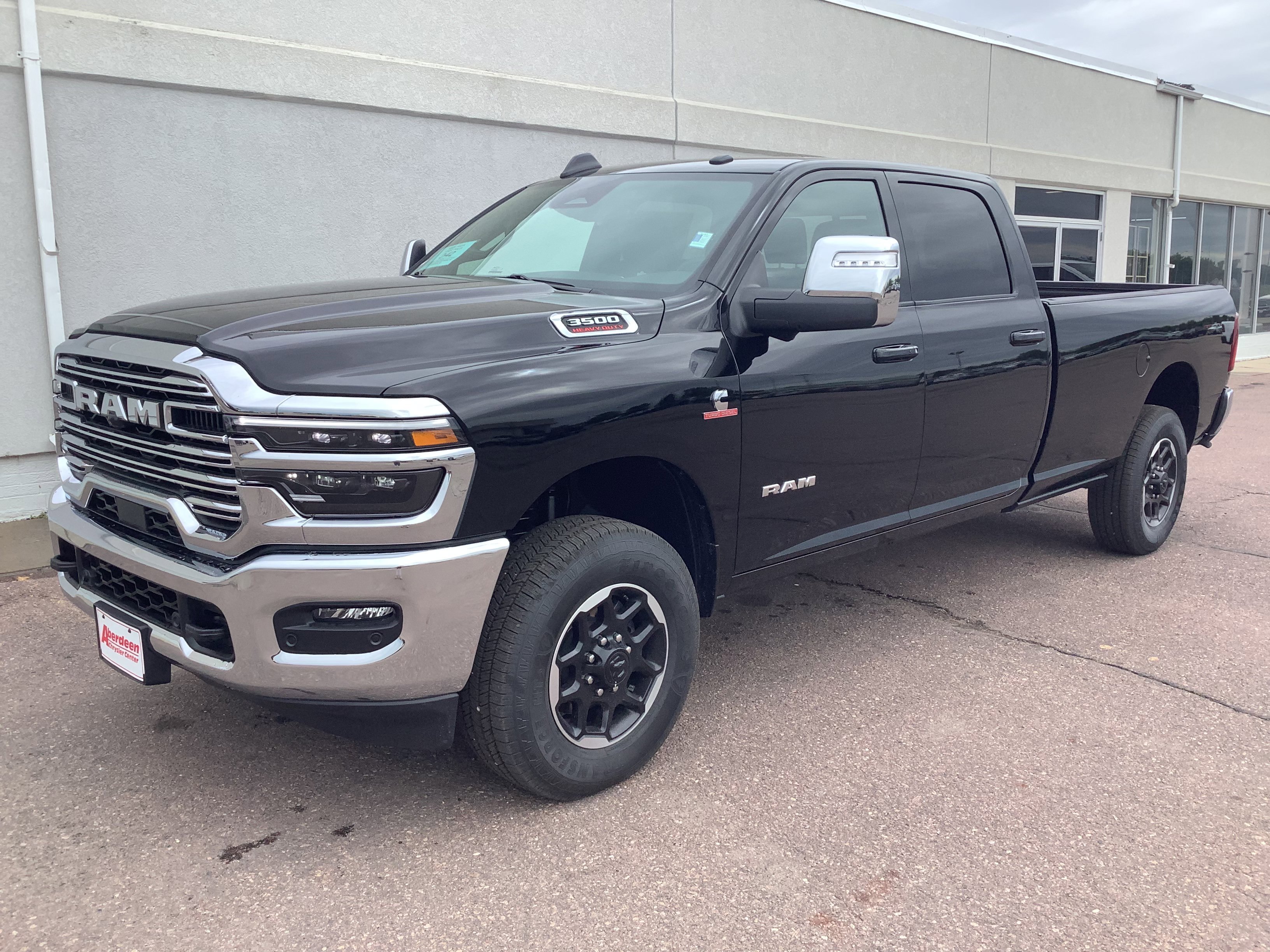 New 2026 Diamond Black Crystal Pearl-Coat Exterior Paint RAM Laramie image 2