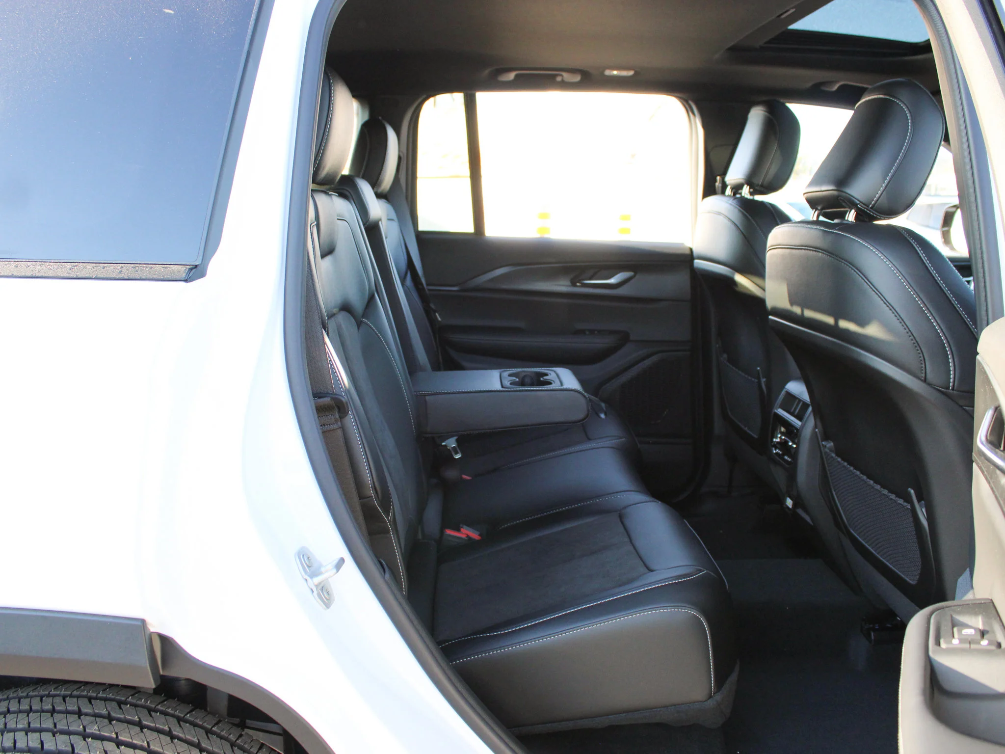 New 2025 White Jeep Altitude* Sunroof, Heated Leather, Trailer Tow Pkg image 13