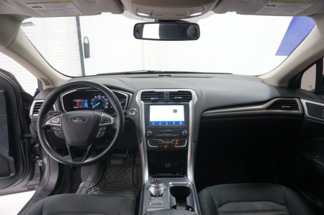 Used 2020 GREY Ford SE image 21