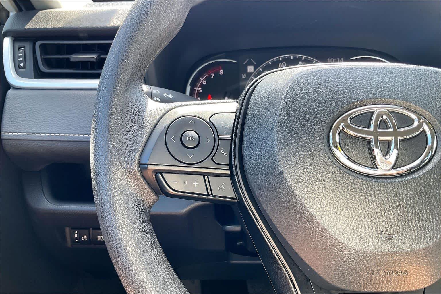 Used 2025 Ice Cap Toyota LE image 18