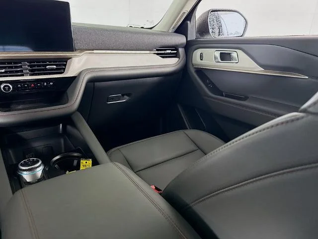 New 2026 Star White Metallic Tri-Coat Ford Active image 58