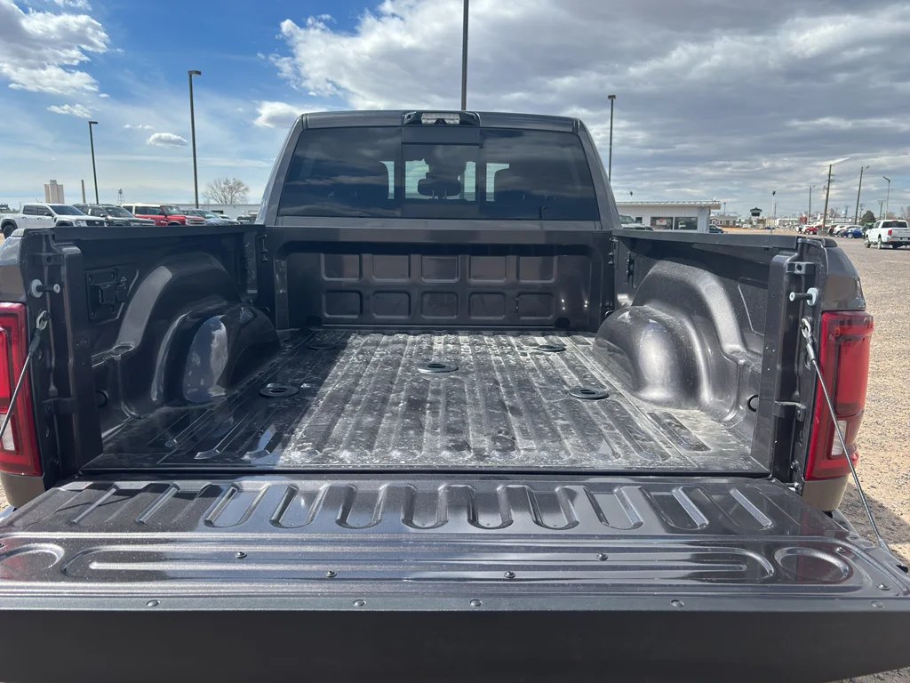 New 2026 Granite Crystal Metallic Clear-Coat Exterior Paint RAM Laramie image 14
