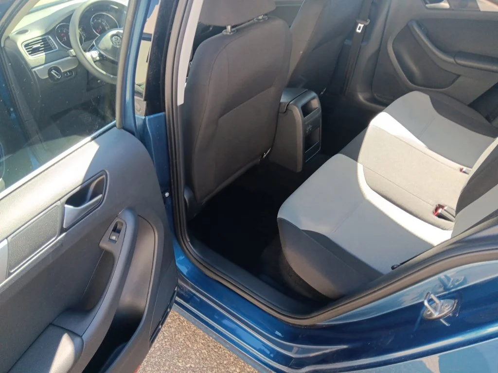 Used 2017 Silk Blue Metallic Volkswagen 1.4T S image 28