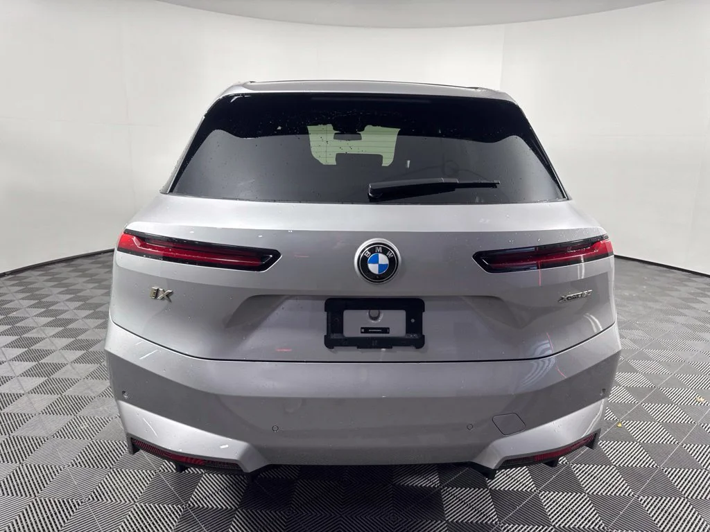 Used 2026 Silver BMW xDrive60 image 6