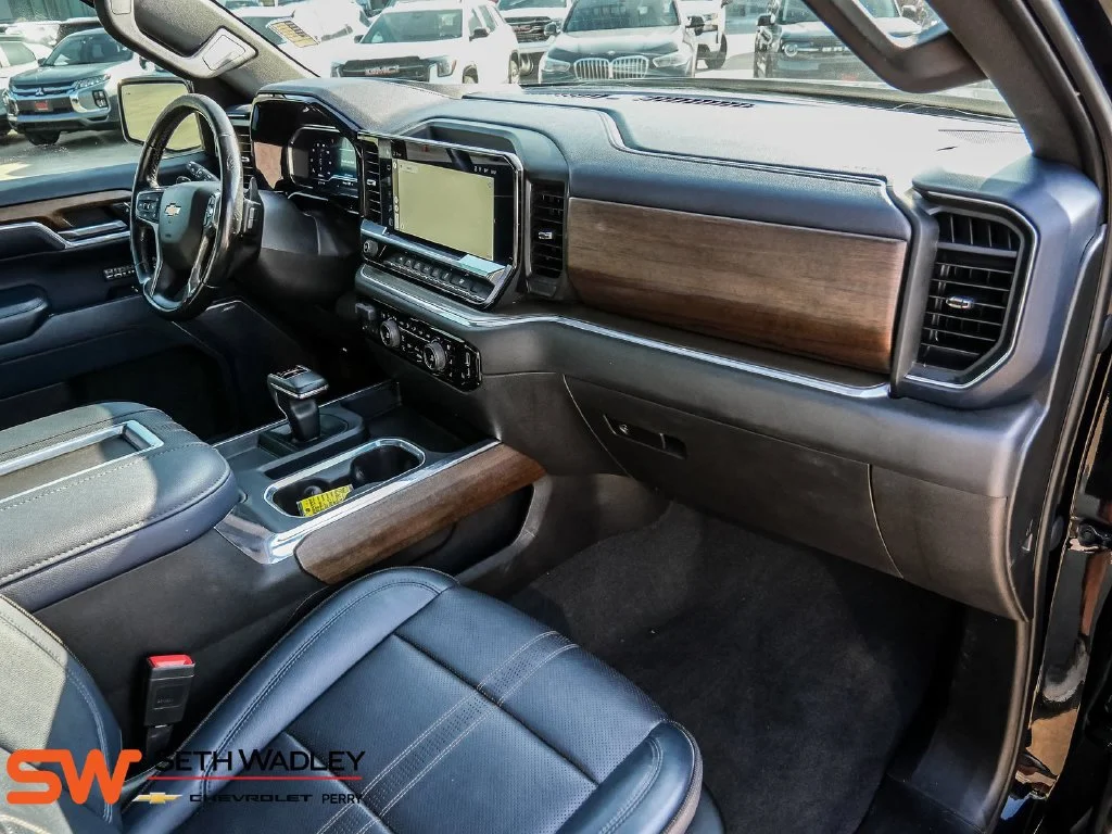 Used 2022 Black Chevrolet High Country image 17