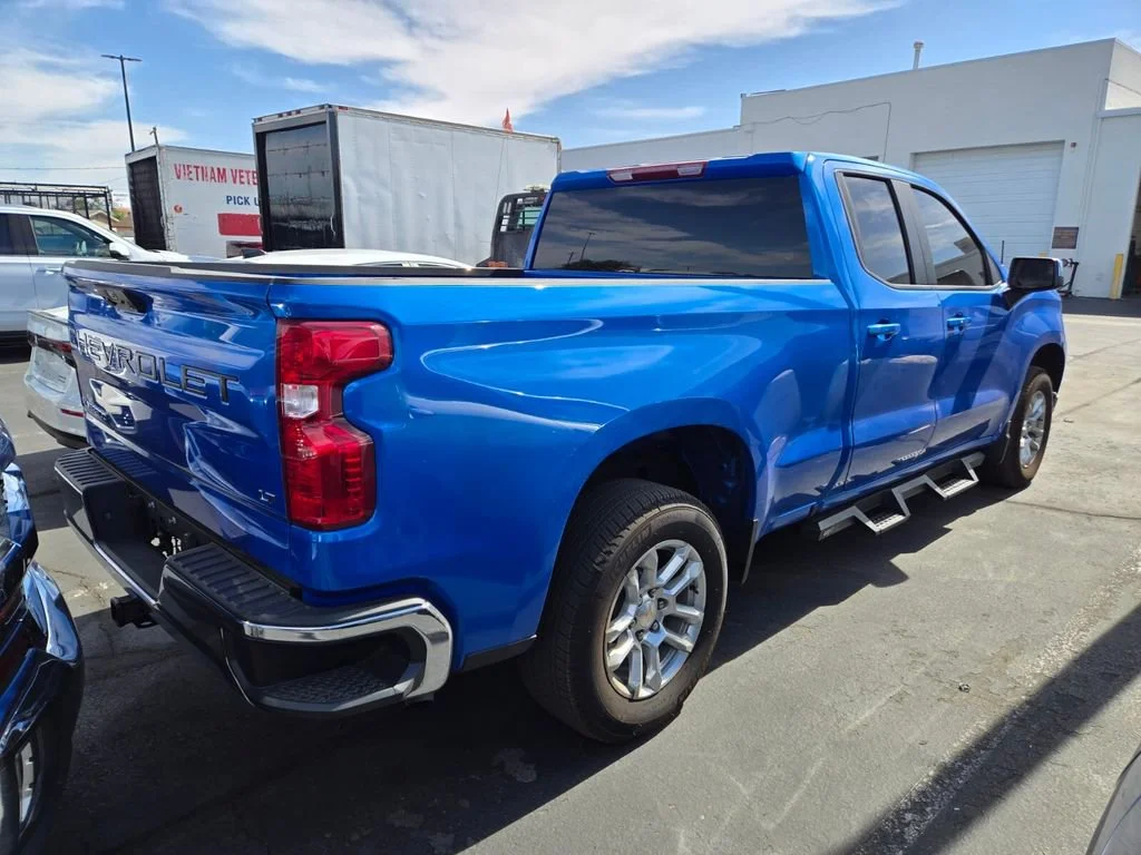 Used 2025 Riptide Blue Metallic Chevrolet LT image 3