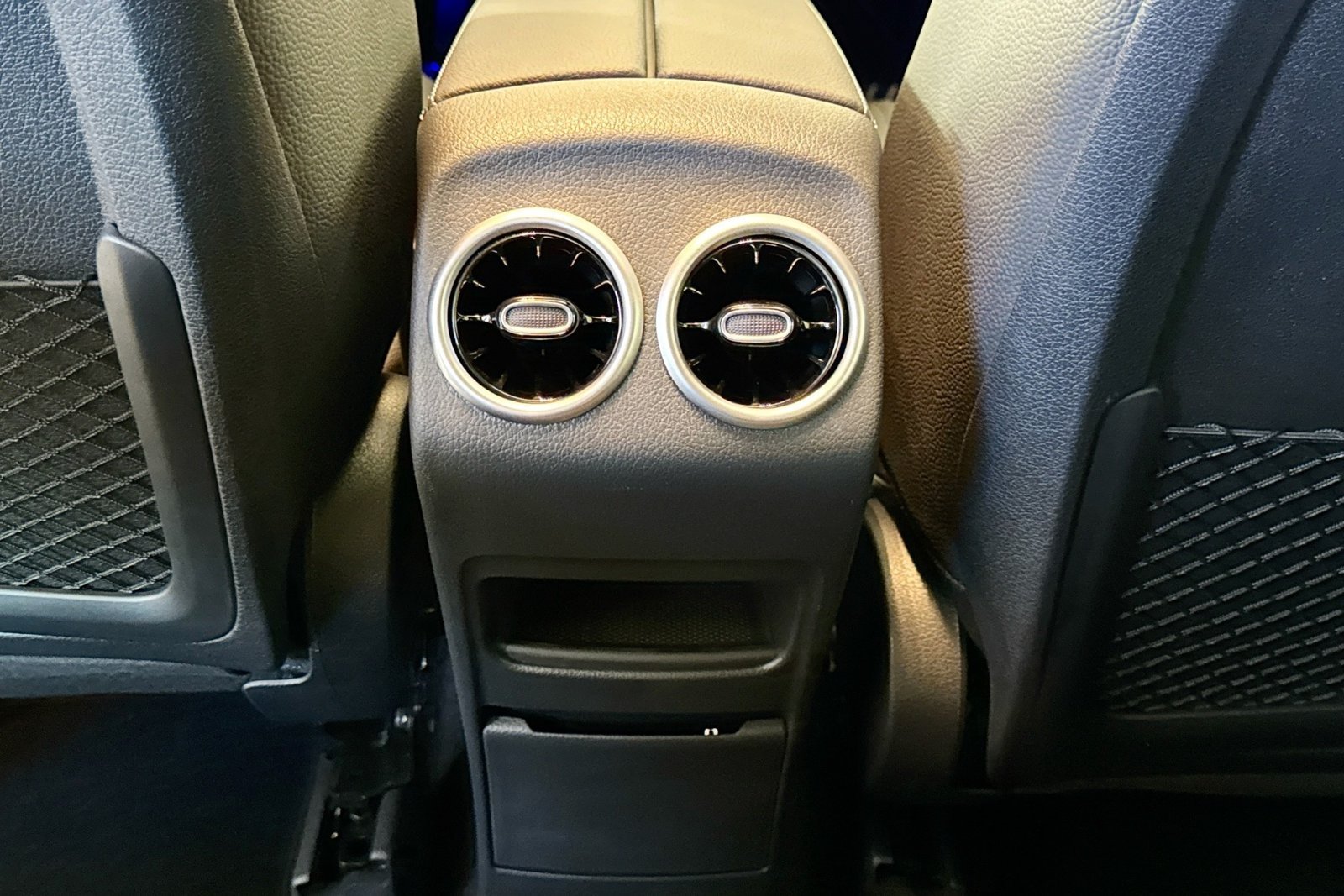 New 2026 Polar White Mercedes-Benz GLB 250 image 23