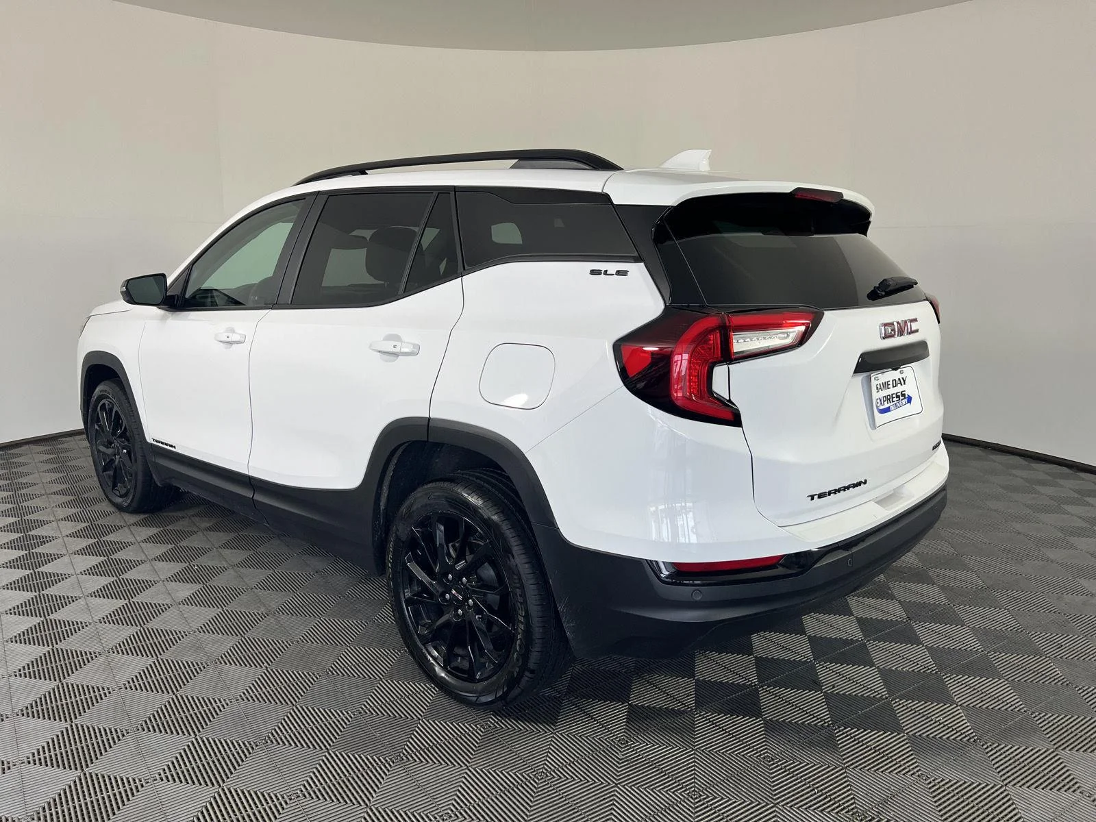 Used 2024 Summit White GMC SLE image 26