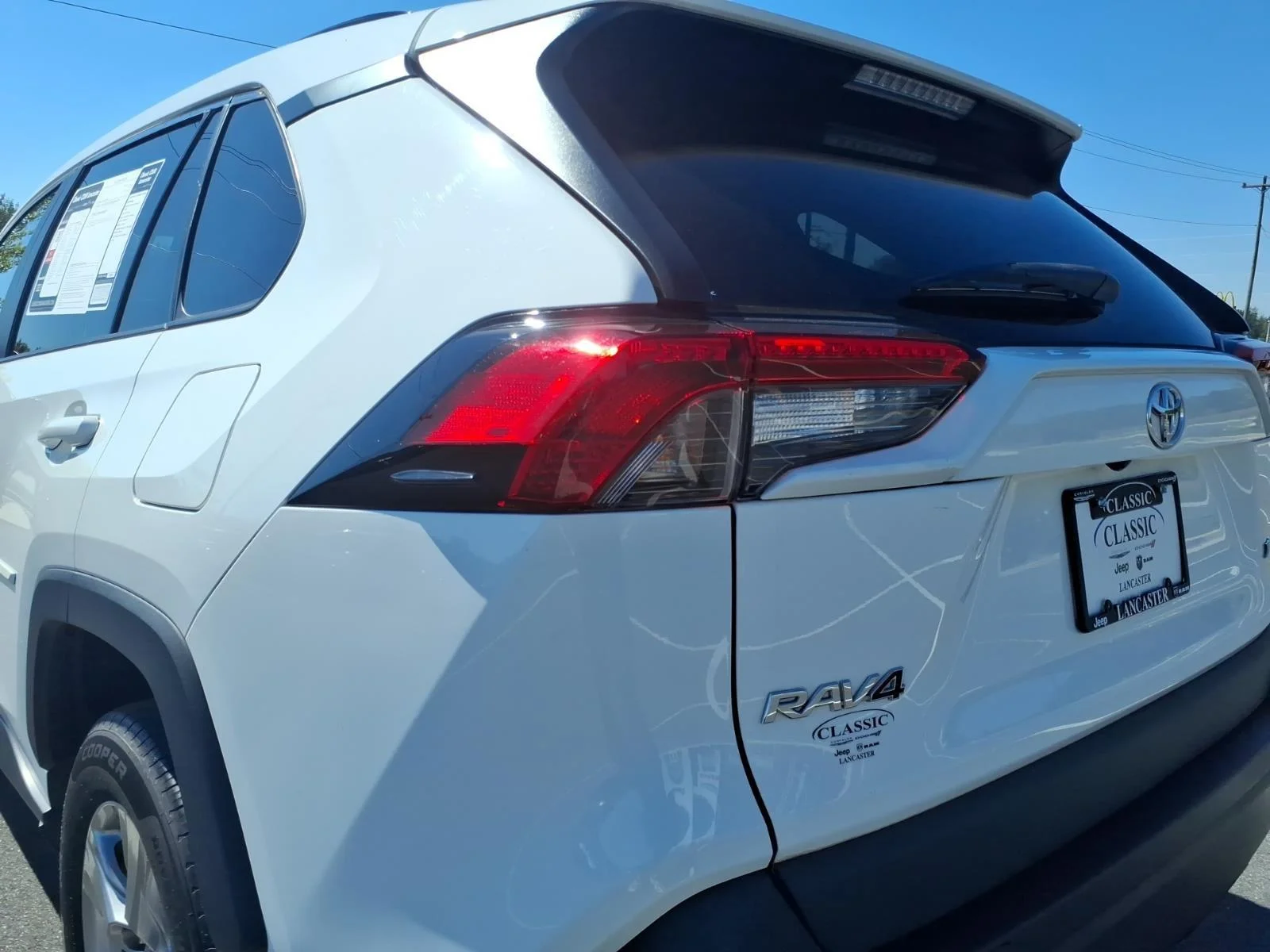 Used 2022  Toyota XLE image 17