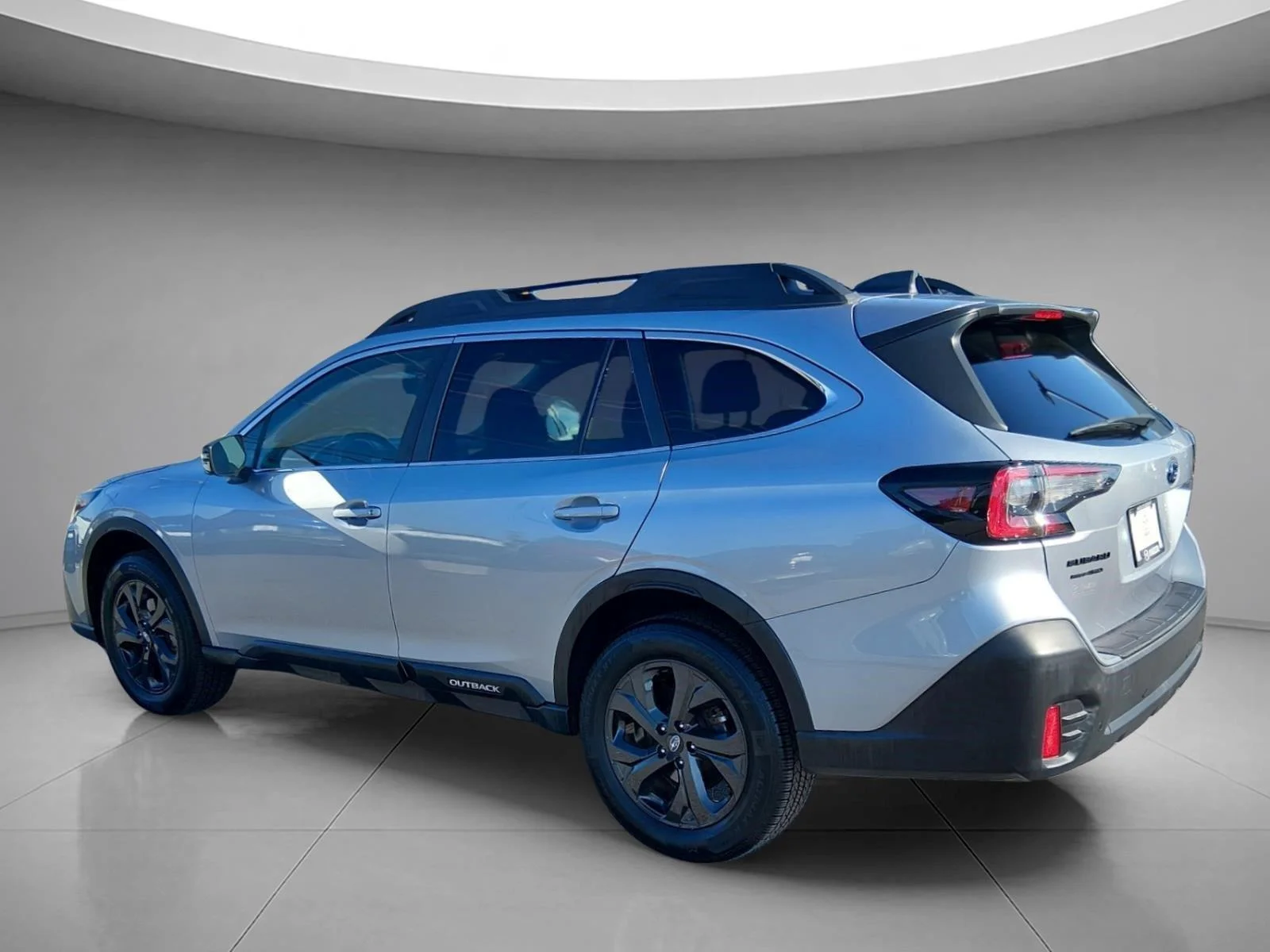 Used 2022 Ice Silver Metallic Subaru Onyx Edition XT image 3