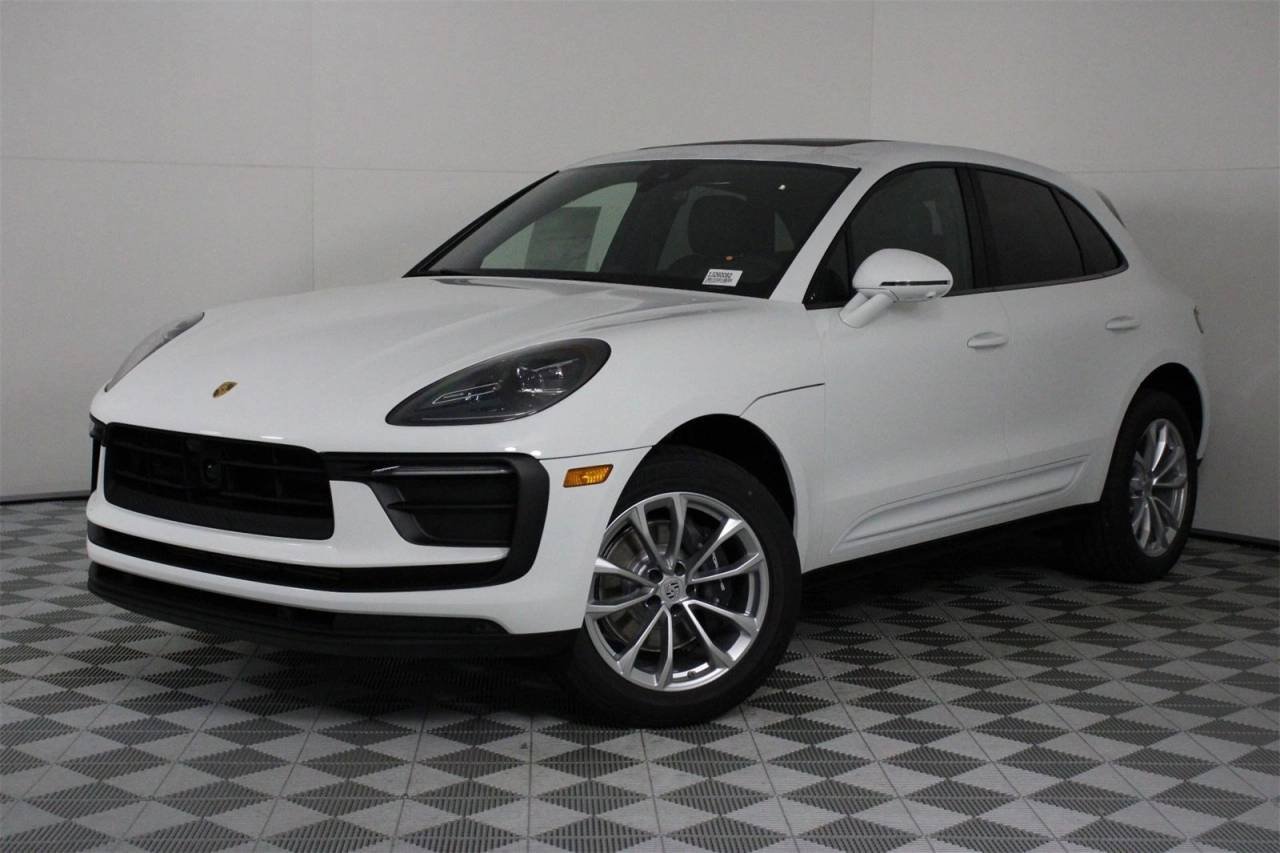 2026 Porsche Macan -'s photo