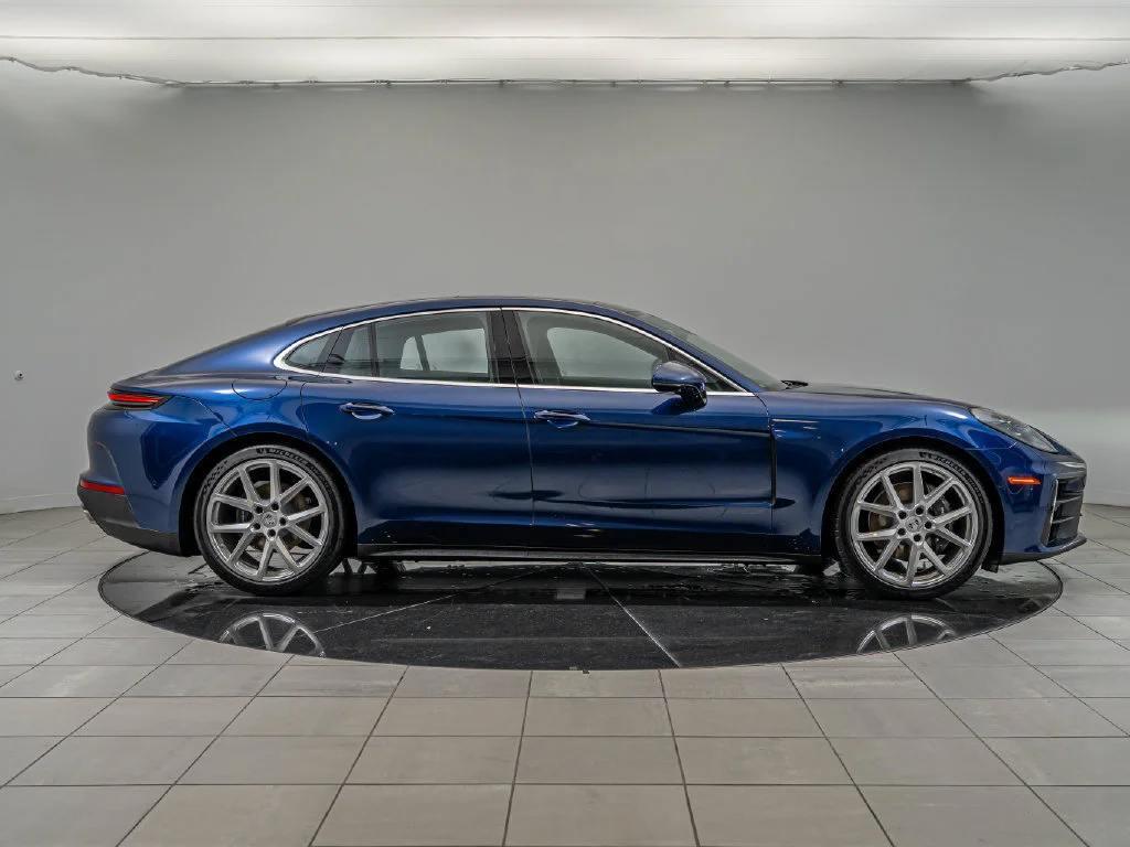 Used 2025 Gentian Blue Metallic Porsche  image 9