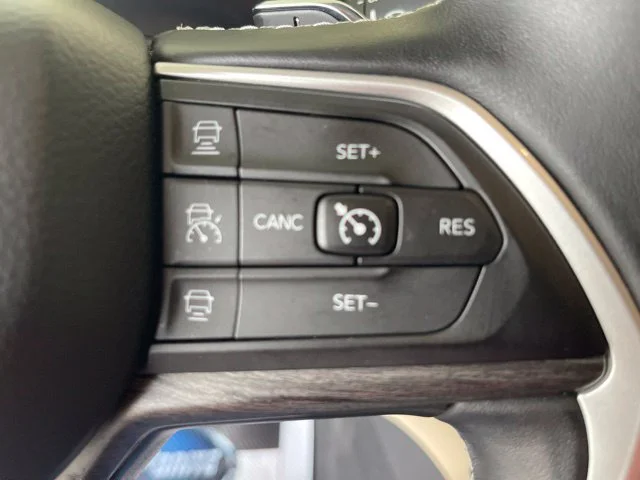 Used 2021  Jeep Limited image 23