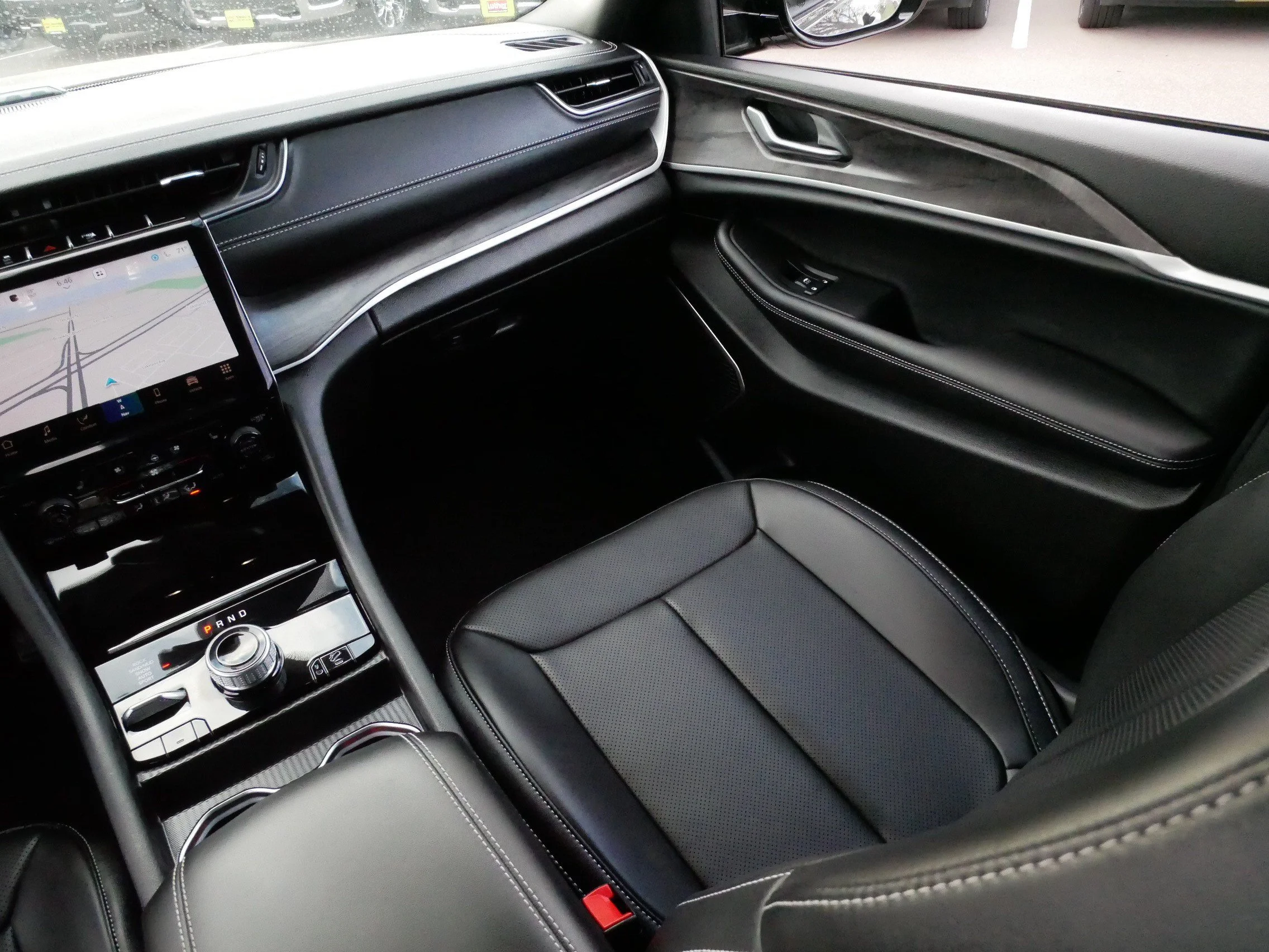 Used 2025 Diamond Black Crystal Pearlcoat Jeep  image 11