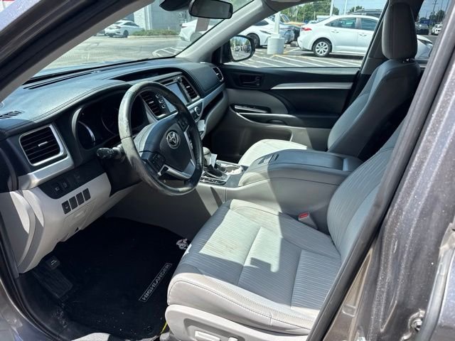 Used 2019 Gray Toyota LE Plus image 5