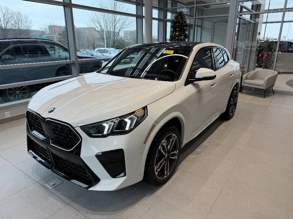 New 2026 Alpine White BMW xDrive28i image 3