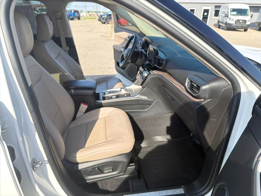 Used 2022 White Metallic Ford Limited image 22