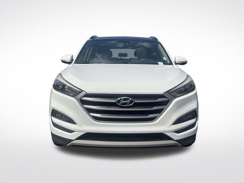 Used 2018 White Hyundai Value image 2