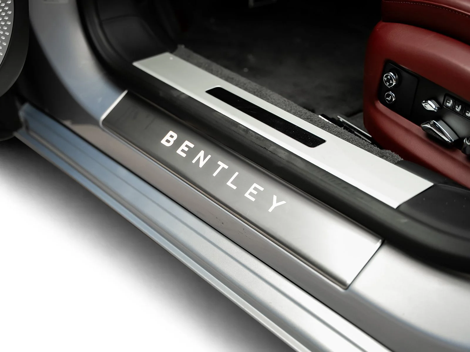 Used 2022 Silver Bentley W12 image 65
