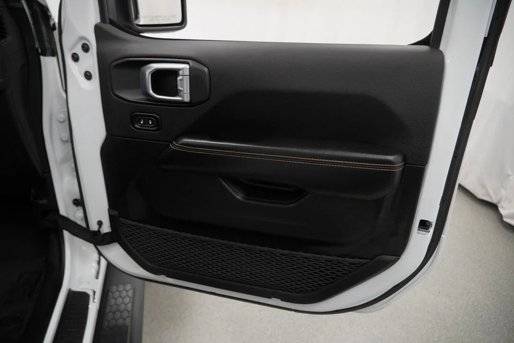 Used 2024 White Jeep Sahara image 44