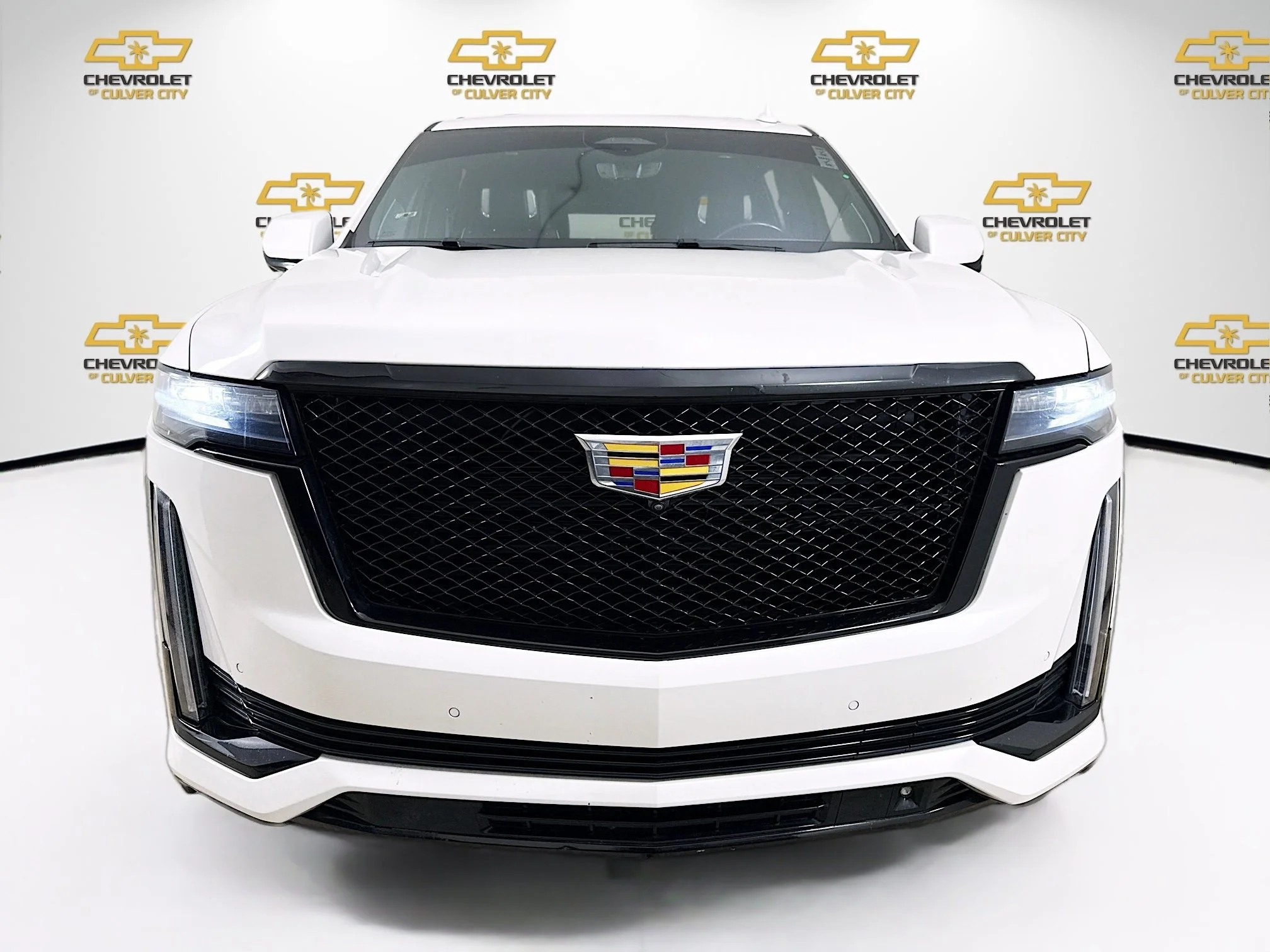 Used 2023 Crystal White Tricoat Cadillac Sport Platinum image 2