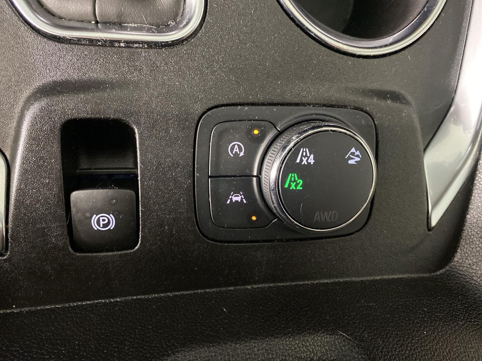 Used 2023 Wh Chevrolet  image 19