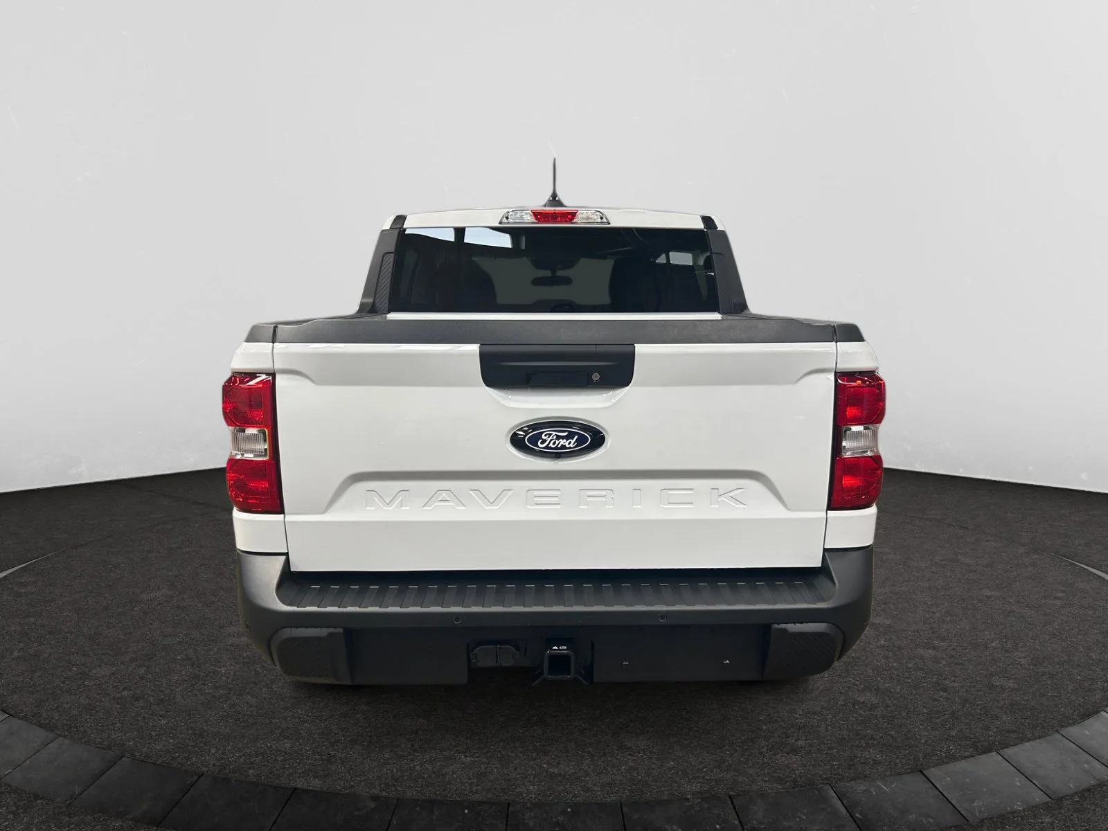 New 2026 Oxford White Ford XLT image 4