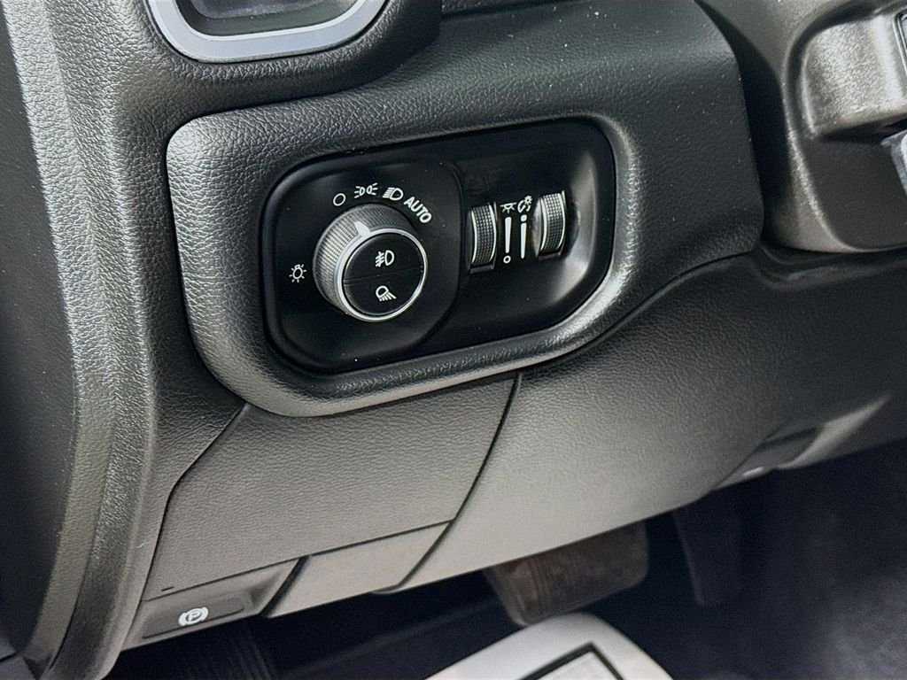 Used 2019 Diamond Black Crystal Pearlcoat Ram Laramie image 16