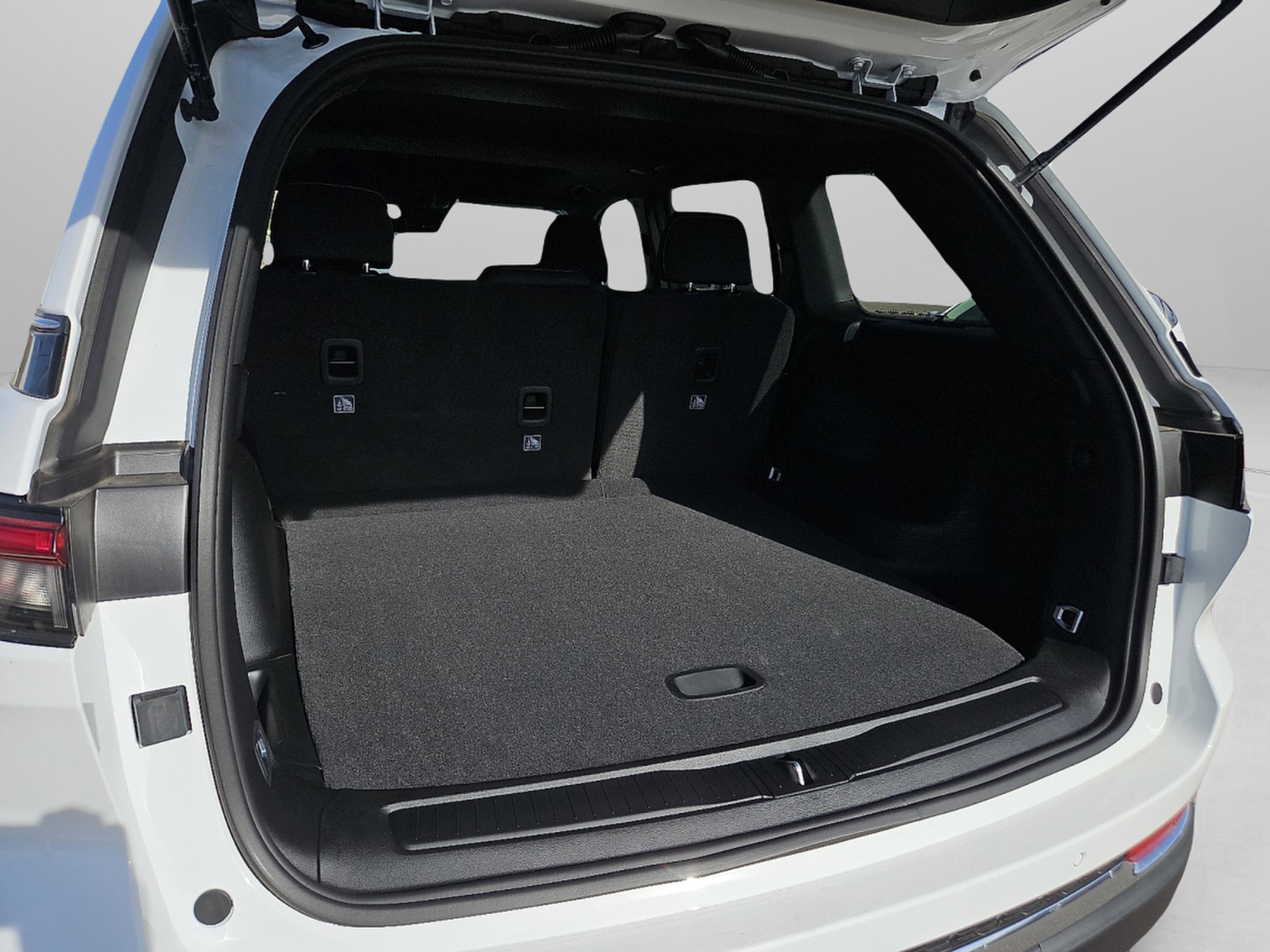 New 2025 Bright White Clear-Coat Exterior Paint Jeep Laredo image 12